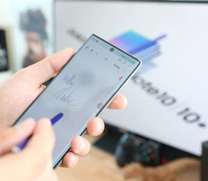 Figurez-vous que le Galaxy Note 20 aura lui aussi droit à un écran 120 Hz